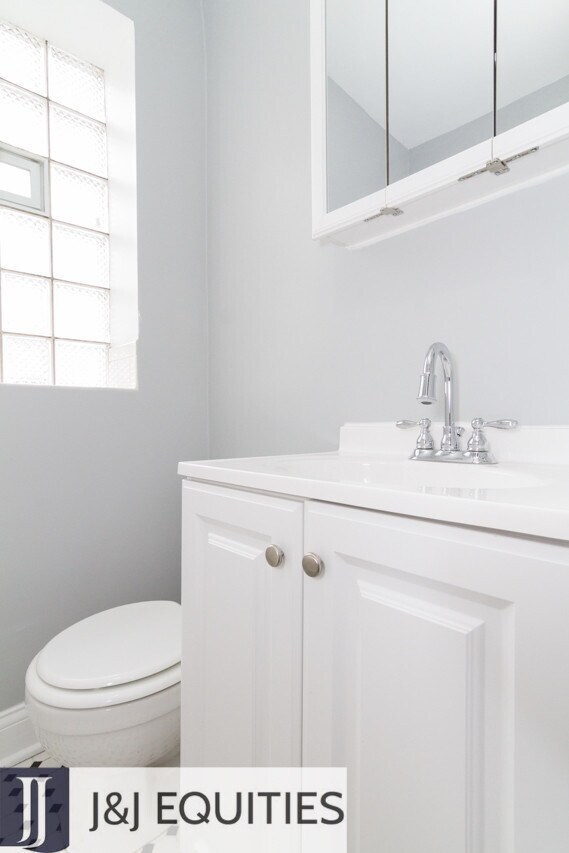 Photo - 4070 Kenmore