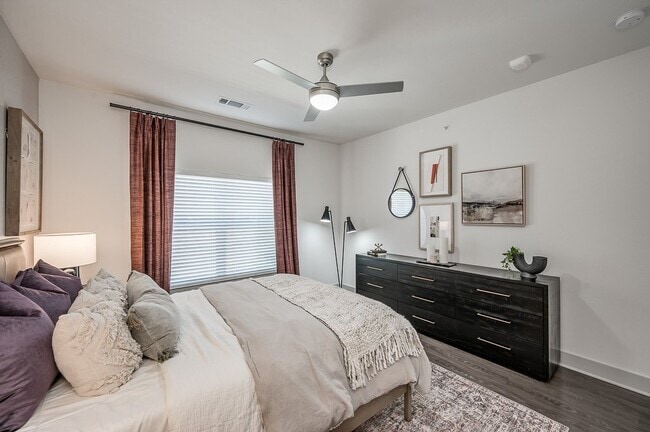 Photo - Special Offer: Get 8 weeks FREE Unit CDW1