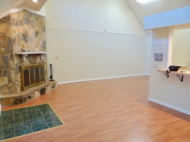 Photo - 2 bedroom unfurnished LONG TERM RENTAL in Fairway Ridge