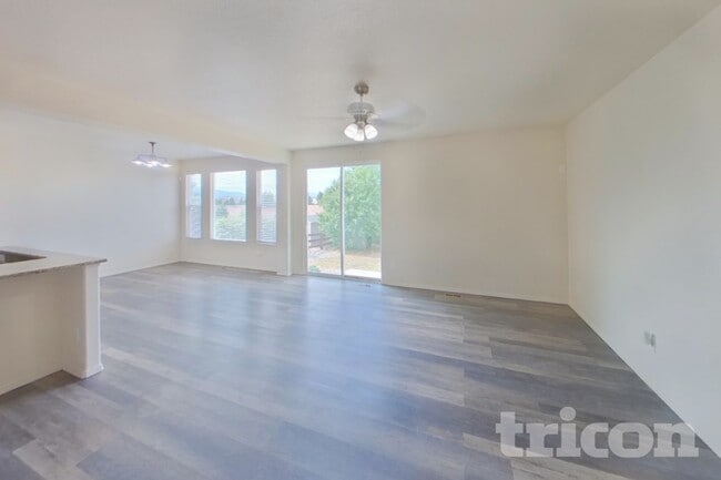 Photo - 5425 Barnstormers Ave