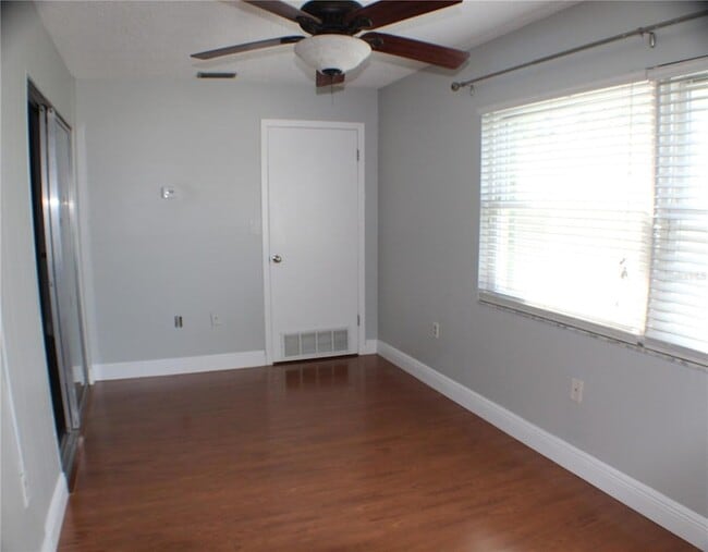 Photo - 5060 76th Ave N Unidad 401