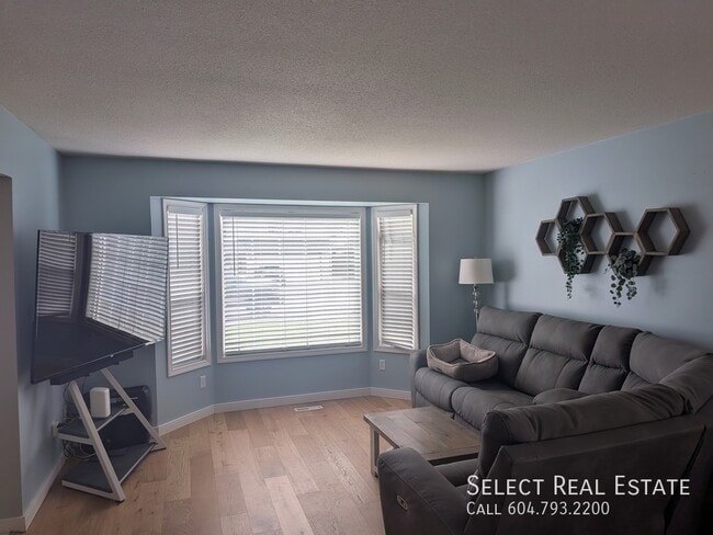 Photo - 5898 Birmingham Pl