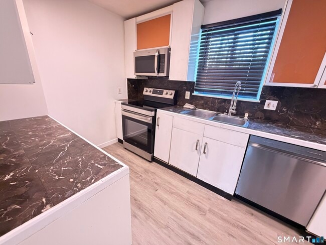 Photo - 148 High Path Rd Unit 148