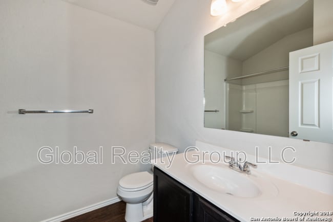 Photo - 108 Fabarm Ln