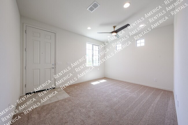 9046 W Luke Ave