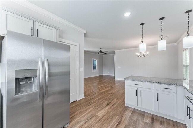 Photo - 923 NE Hts Ln