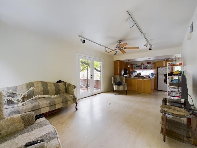 Photo - 915 Keith Ln