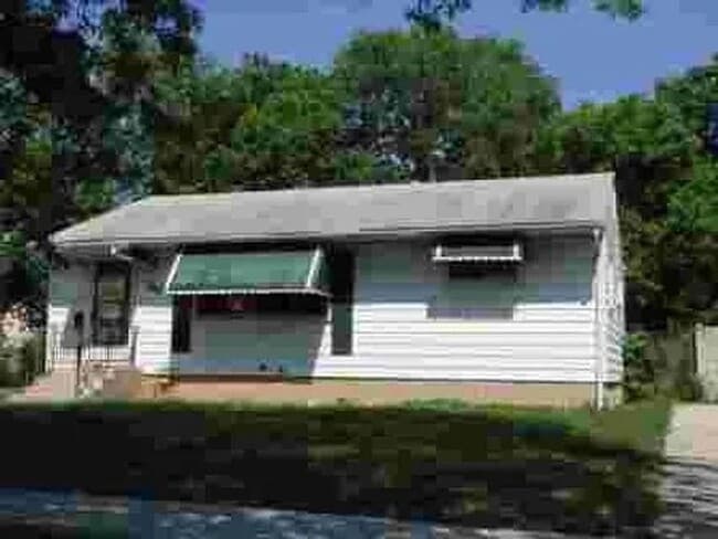 3 bedroom/1 bath house on north side of Wa... - 3 bedroom/1 bath house on north side of Wa...