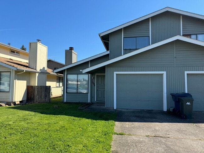 Building Photo - 2 Bedroom Duplex in Springfield Rental