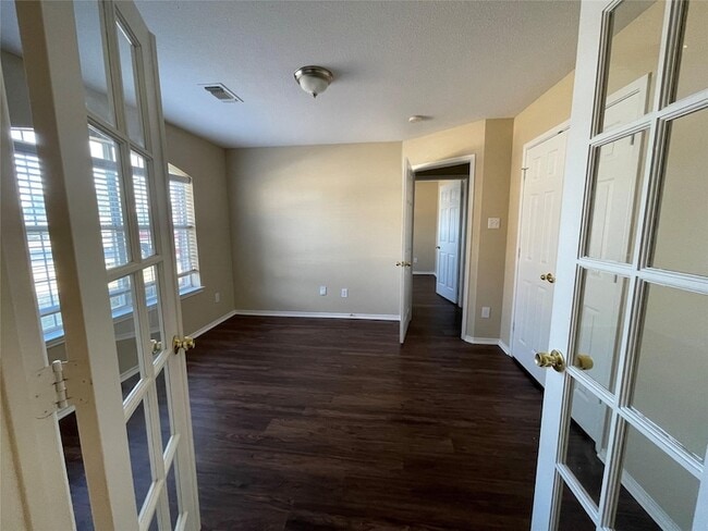 Photo - 4601 St Thomas Pl