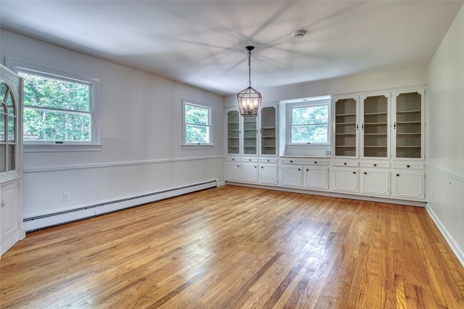 Photo - 400 Little Peconic Bay Rd