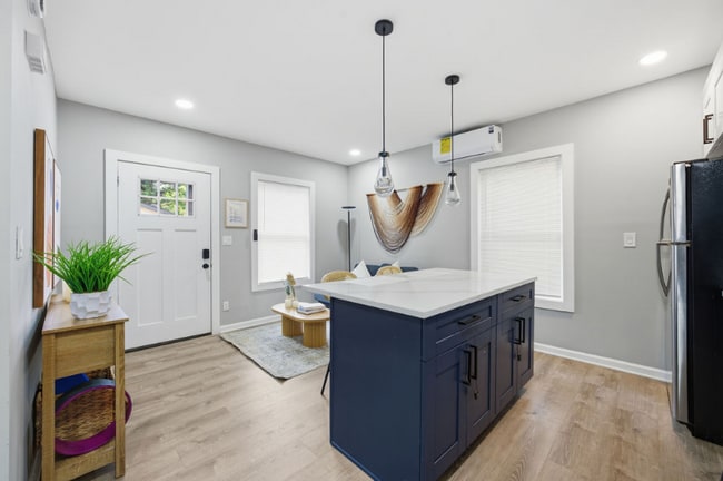 Photo - 1114 Oakland Dr SW