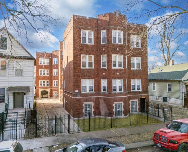 Building Photo - 7626 S Drexel Ave Unit G