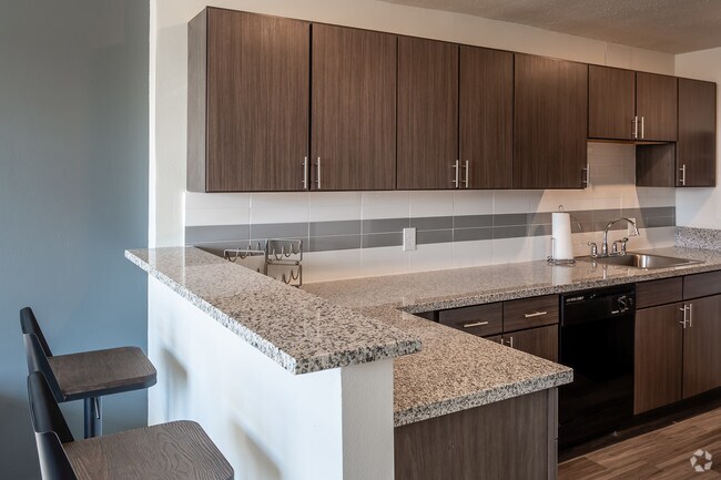 1BR, 1BA - 575 SF - Tower One