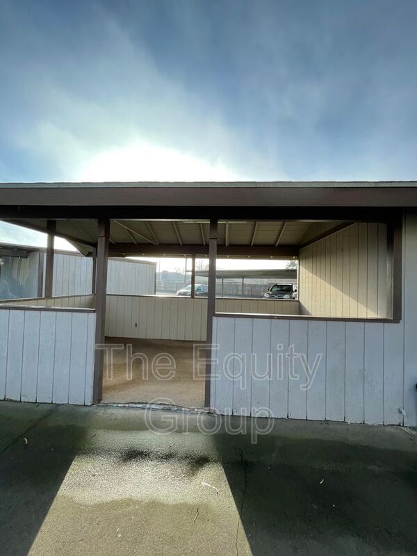 Photo - 1889 Emma Lee Ln