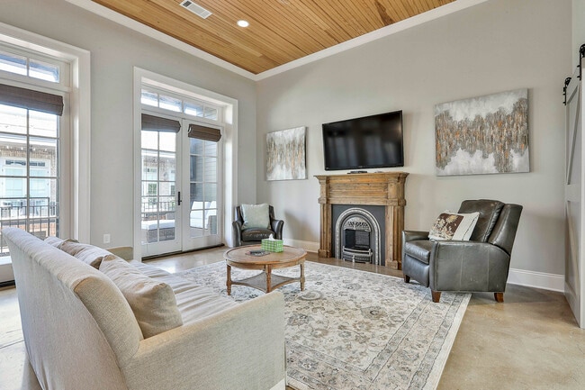 Living - 9 Main St Unit 2B