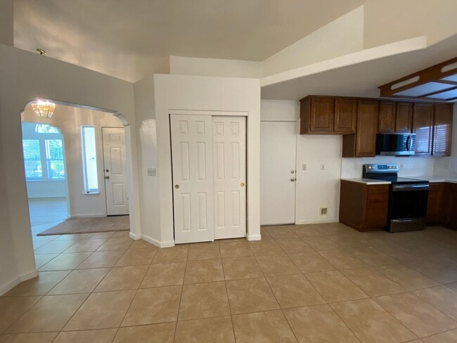 Photo - Vacaville 3bed/2bath home! Open floor plan...