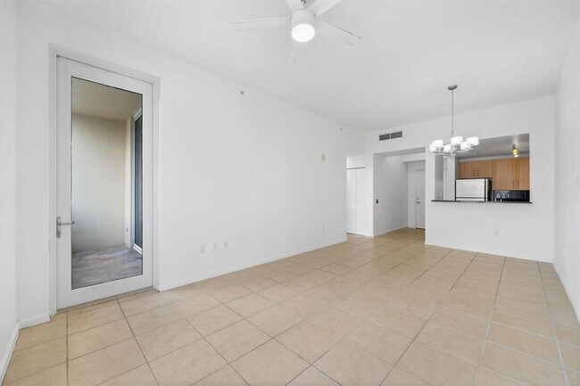 Photo - 511 SE 5 Ave Unidad 615