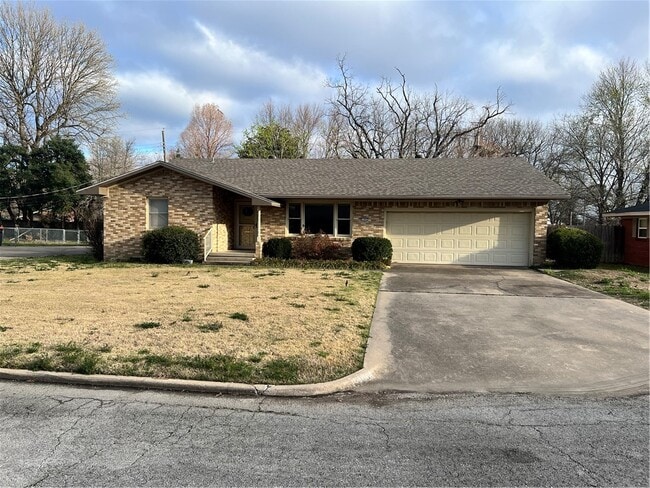 Building Photo - 1402 Westwood Ave