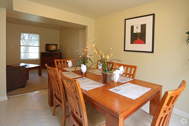 Dining Room - Kingsville Pointe
