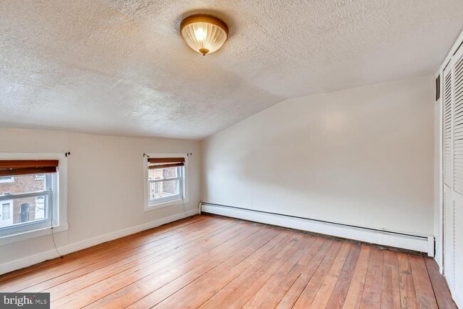 Photo - 2217 Fleet St