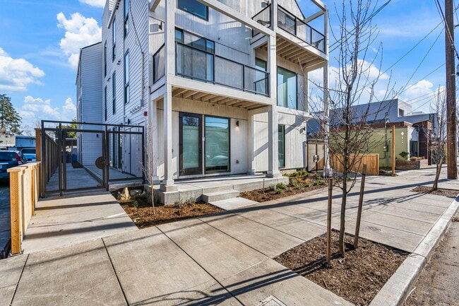 Greeley Apartments PDX - Greeley Apartments PDX