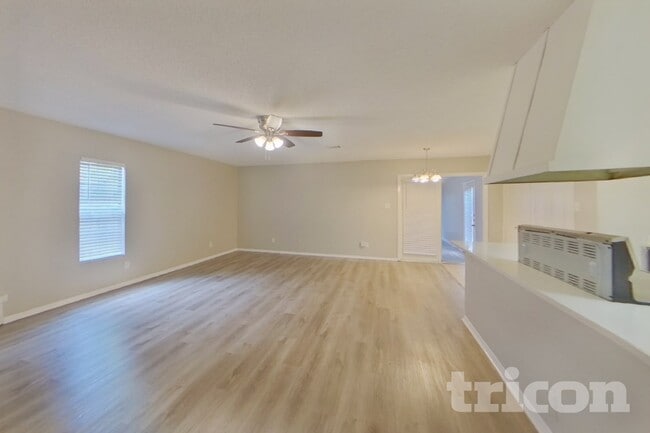 Photo - 7309 Hedge Dr
