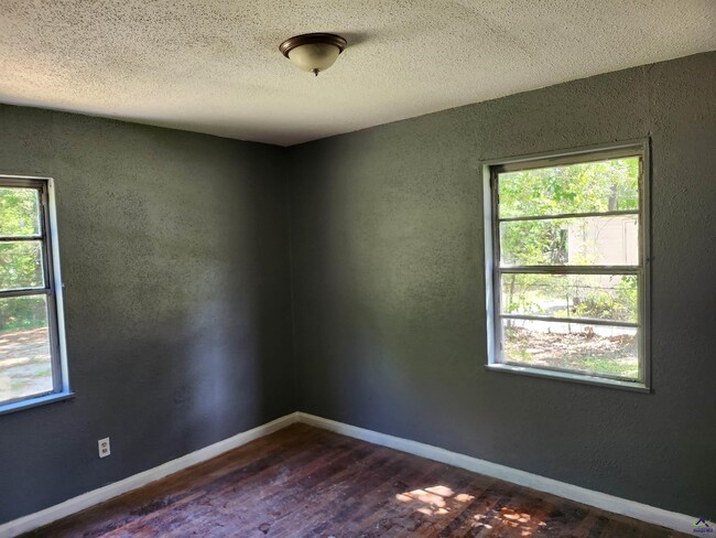 Photo - 215 Camellia Cir