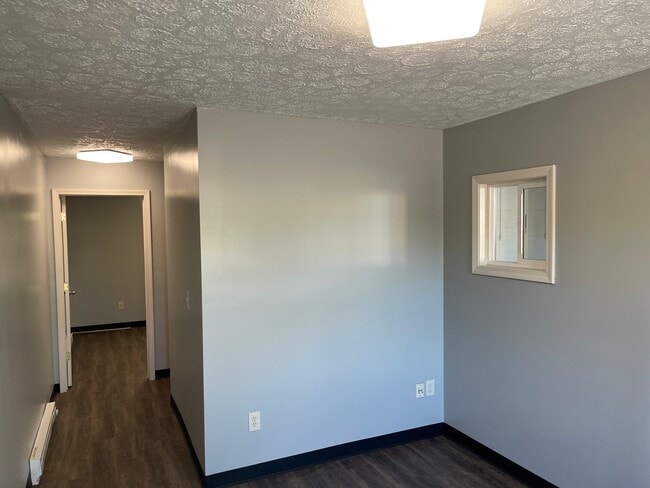 Building Photo - 225 1/2 S Main St