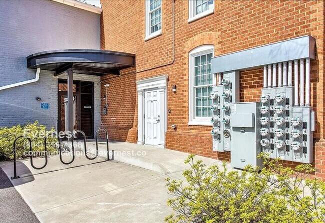 Building Photo - 6 S Harvie St Unit a Rental