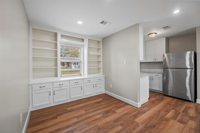 Photo - 209 Moss Hill Ln