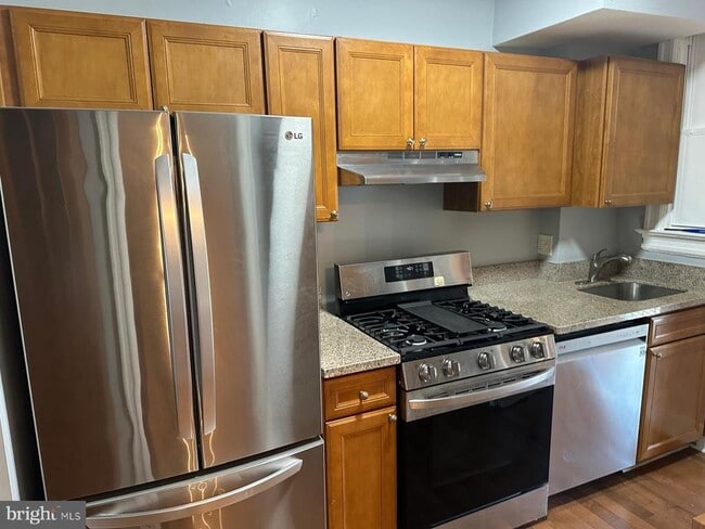 Photo - 712 Otis Pl NW