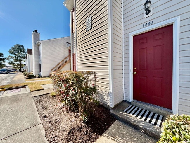 Building Photo - Gorgeous Updated Condo In Virginia Beach!