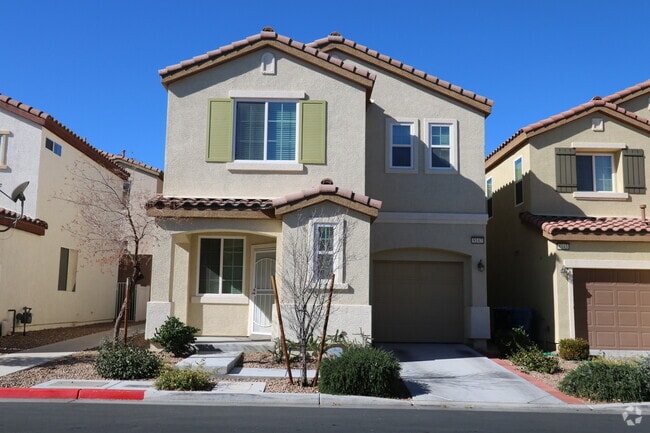 Building Photo - Lovely Home with Community Pool