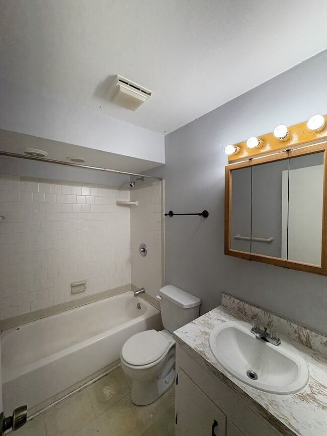 Photo - 2 Bed, 2 Bath  *GET YOUR FIRST MONTH FREE* Unidad A