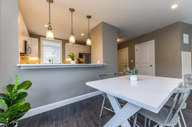 Photo - 4945 Washington St Unit 104