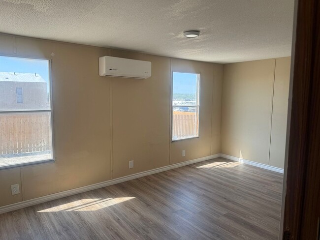 Photo - 327 Lewis Dr