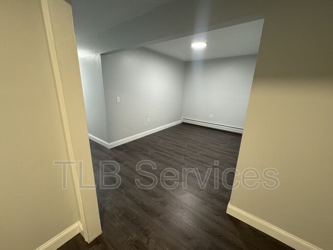 Photo - 733 Main St
