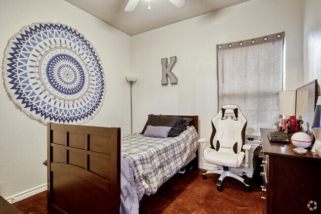 2BR, 2BA - 900 SF - B