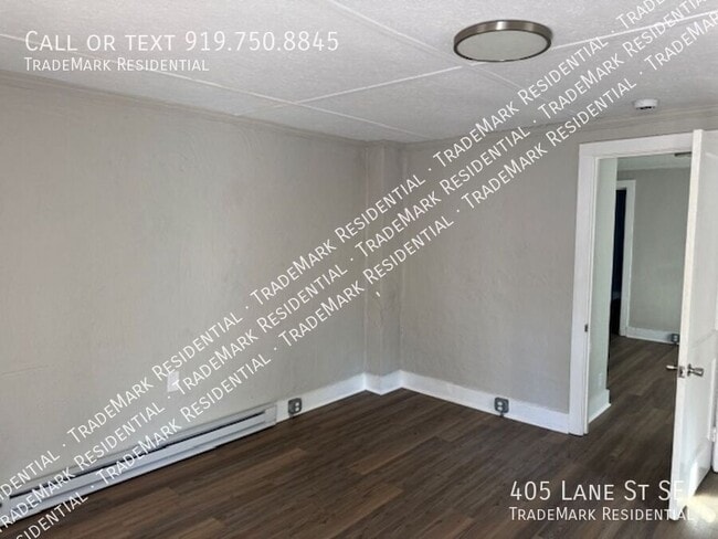 Photo - 405 Lane St SE