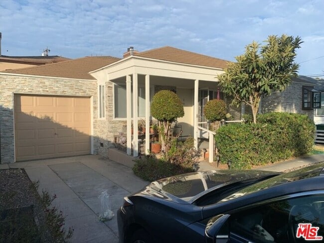 Building Photo - 3866 Bentley Ave