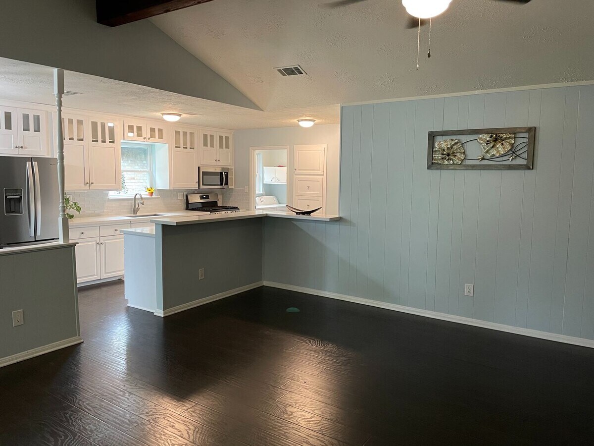 Photo - 863 Seamaster Dr