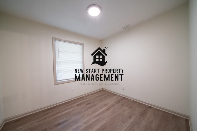 Photo - 1352 Baker St