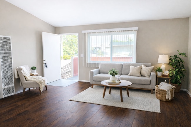 Building Photo - 788 W 18th St Unit A