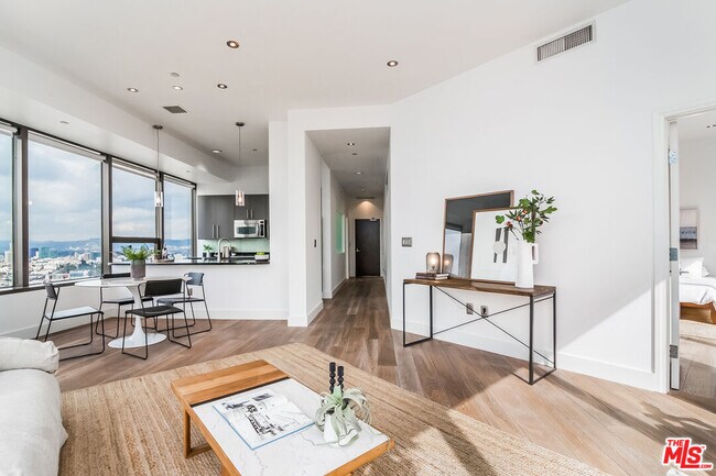 Photo - 1100 Wilshire Blvd Unit 1911