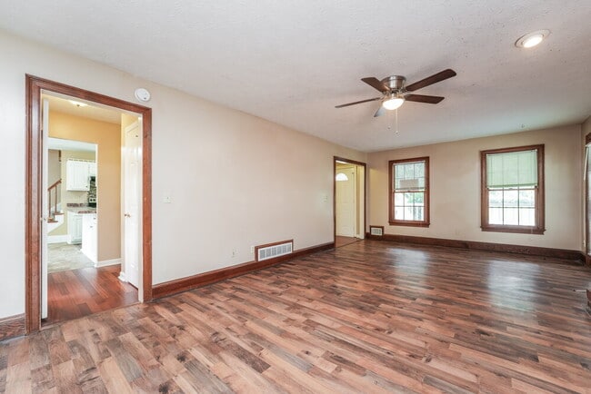 Photo - 3550 Spring Creek Cir