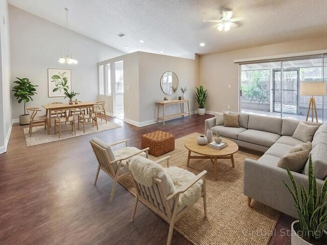 Photo - 542 Queensbridge Dr