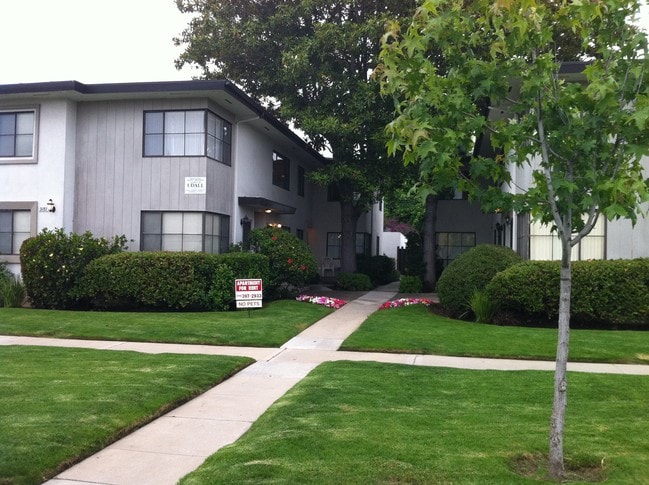 Photo - 3175 S Barrington Ave Unidad B