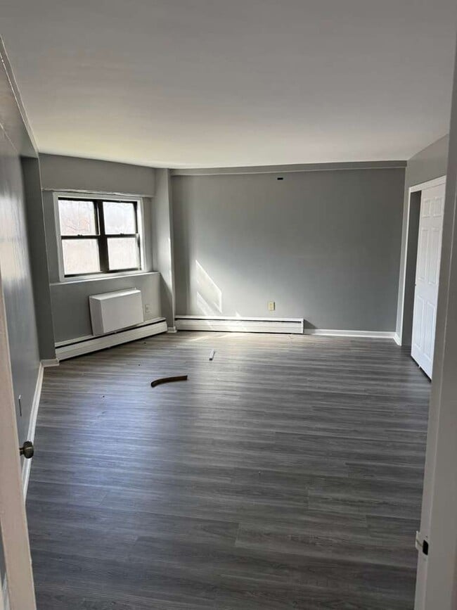865 Lower Ferry Rd Unit 1BR