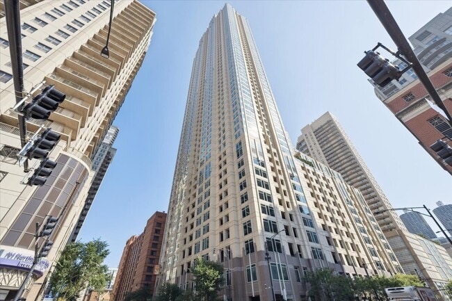 Building Photo - 33 W Ontario St Rental